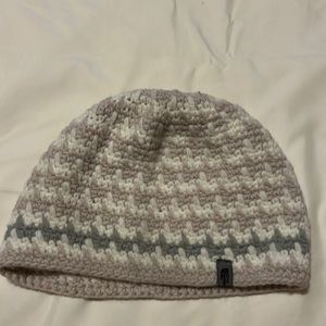 Women’s The North Face cream knit hat